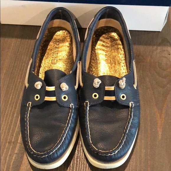 sperry navy blue boat shoes